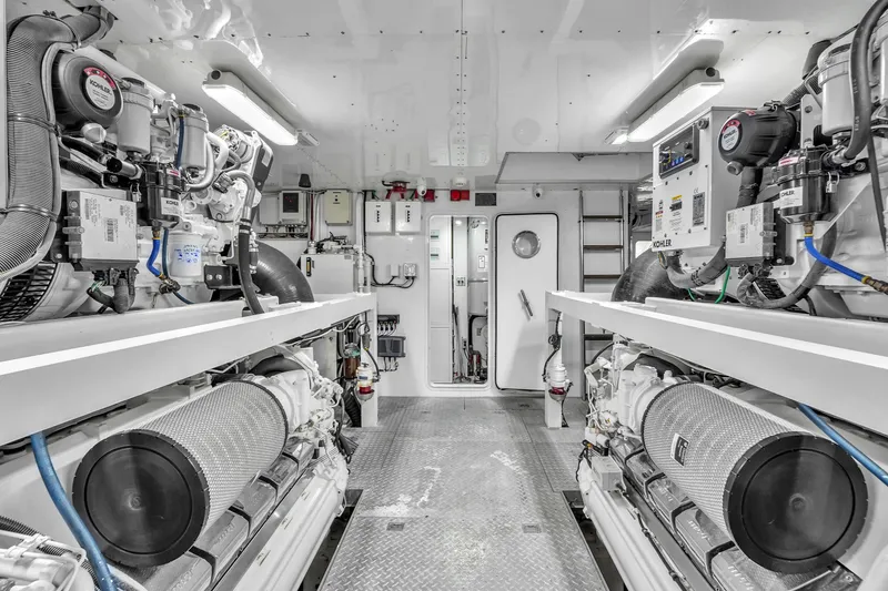 Slide: The Image of Ferretti Custom Line 94 2002 - 131