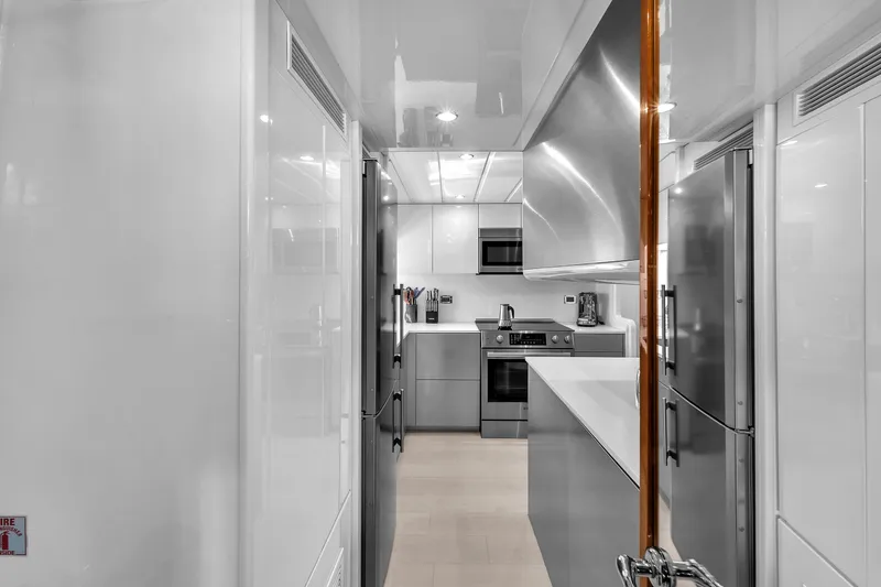 Slide: The Image of Ferretti Custom Line 94 2002 - 50