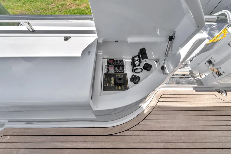 Slide: The Image of Ferretti Custom Line 94 2002 - 112