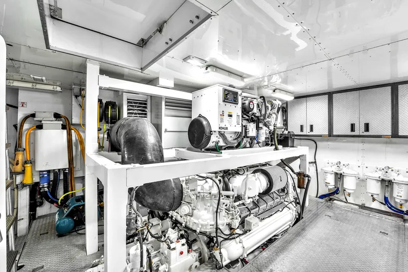 Slide: The Image of Ferretti Custom Line 94 2002 - 127