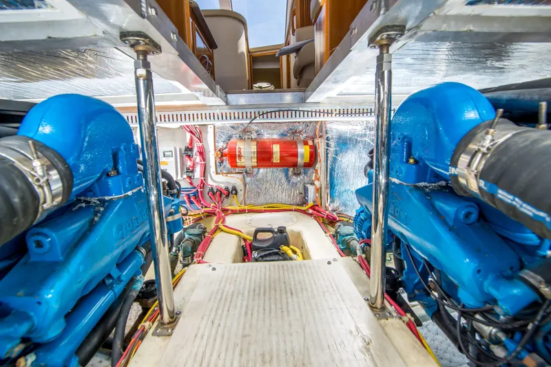 Slide: The Image of Carver Yachts 33 Super Sport 2006 - 30