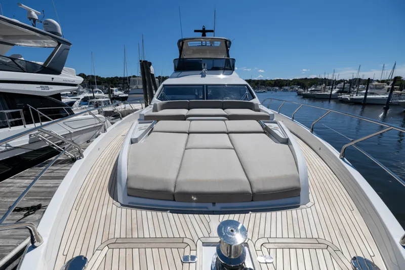 Slide: The Image of Azimut Fly 68 2025 - 11