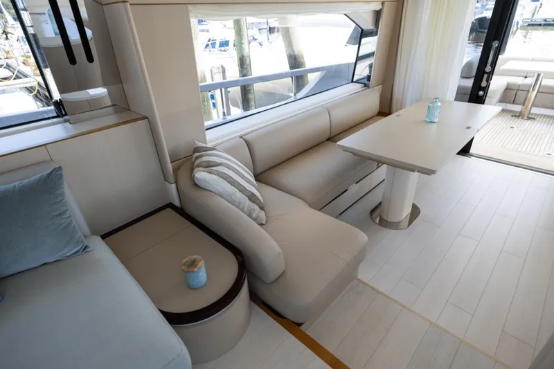 Slide: The Image of Azimut Fly 68 2025 - 18