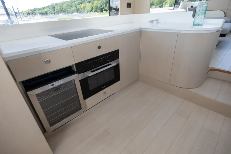 Slide: The Image of Azimut Fly 68 2025 - 20