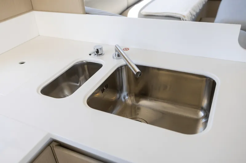 Slide: The Image of Azimut Fly 68 2025 - 22