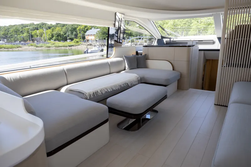 Slide: The Image of Azimut Fly 68 2025 - 24