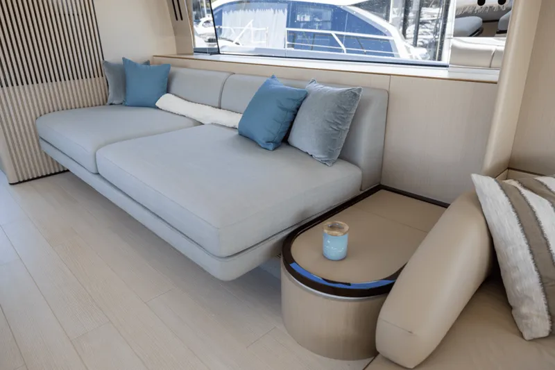 Slide: The Image of Azimut Fly 68 2025 - 25