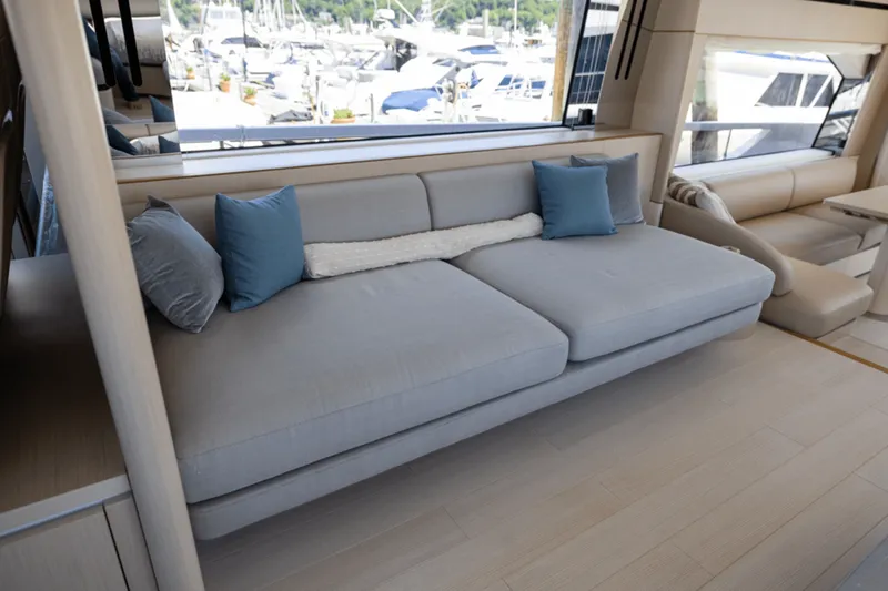 Slide: The Image of Azimut Fly 68 2025 - 26