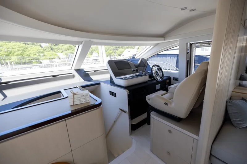 Slide: The Image of Azimut Fly 68 2025 - 27