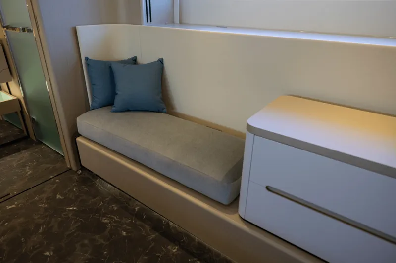 Slide: The Image of Azimut Fly 68 2025 - 32