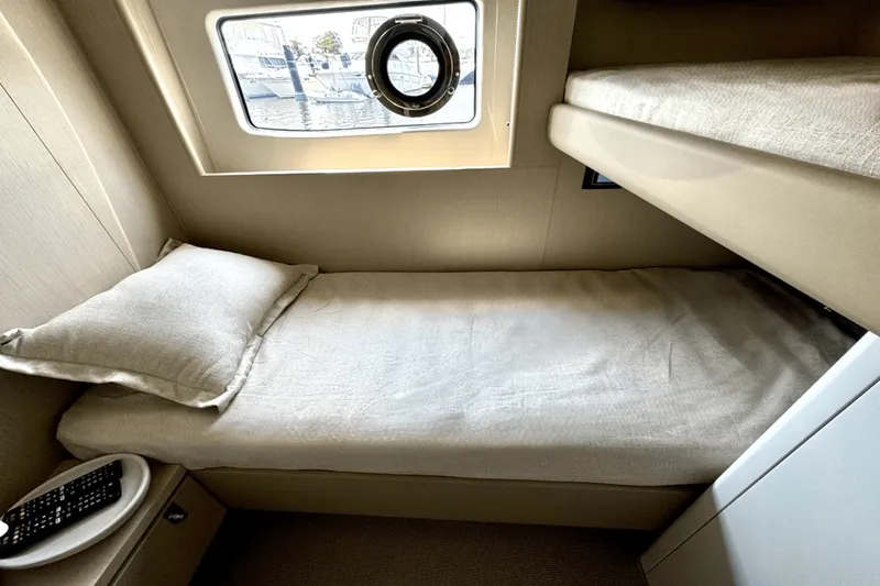 Slide: The Image of Azimut Fly 68 2025 - 35