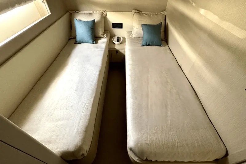 Slide: The Image of Azimut Fly 68 2025 - 37