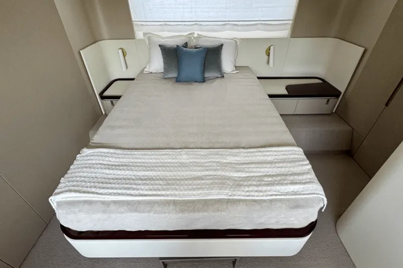 Slide: The Image of Azimut Fly 68 2025 - 39