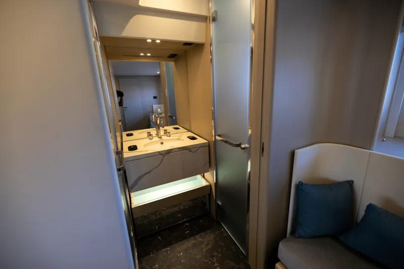 Slide: The Image of Azimut Fly 68 2025 - 40