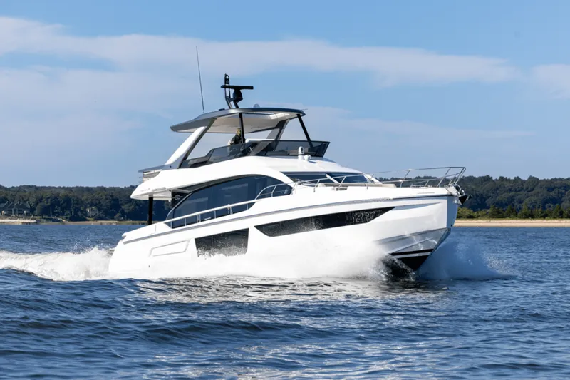 Slide: The Image of Azimut Fly 68 2025 - 7