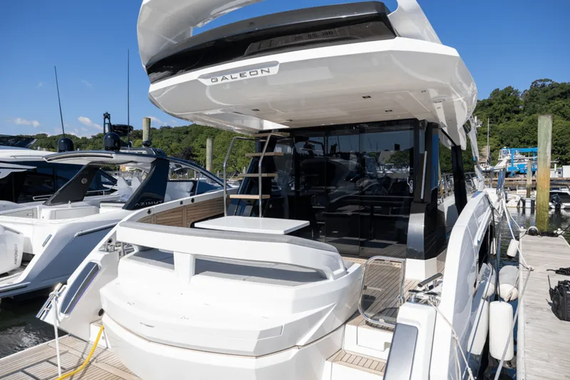 Slide: The Image of Galeon 510 SKY 2025 - 16