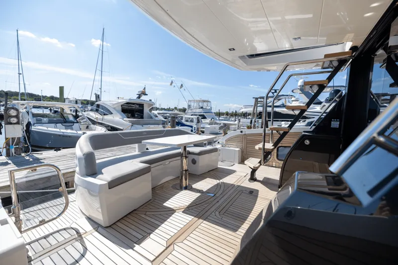 Slide: The Image of Galeon 510 SKY 2025 - 17