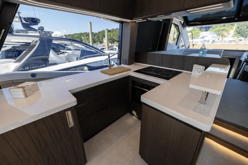 Slide: The Image of Galeon 510 SKY 2025 - 21