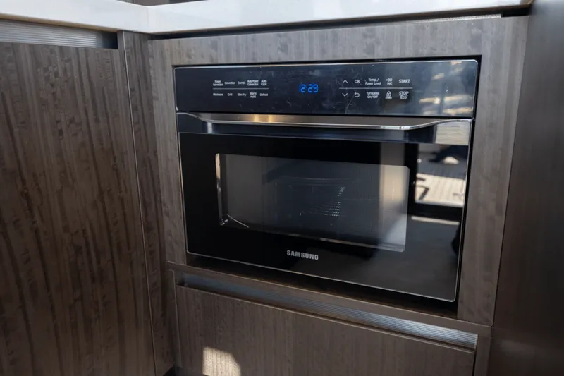 Slide: The Image of Galeon 510 SKY 2025 - 24