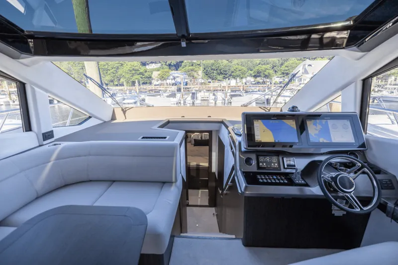 Slide: The Image of Galeon 510 SKY 2025 - 27