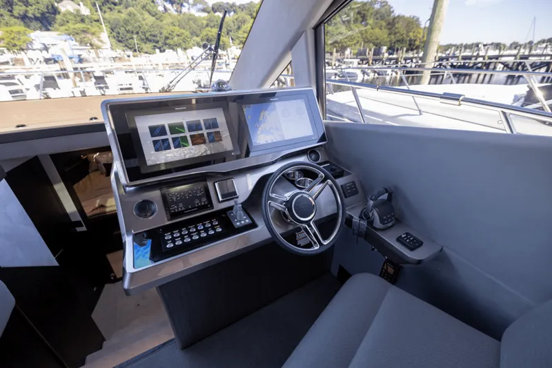 Slide: The Image of Galeon 510 SKY 2025 - 28