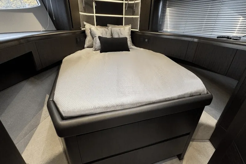 Slide: The Image of Galeon 510 SKY 2025 - 29