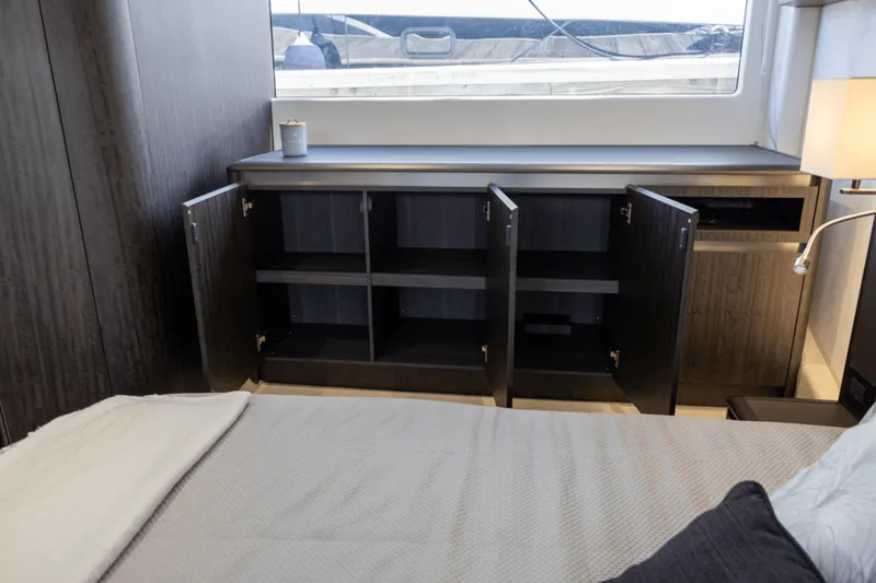 Slide: The Image of Galeon 510 SKY 2025 - 32