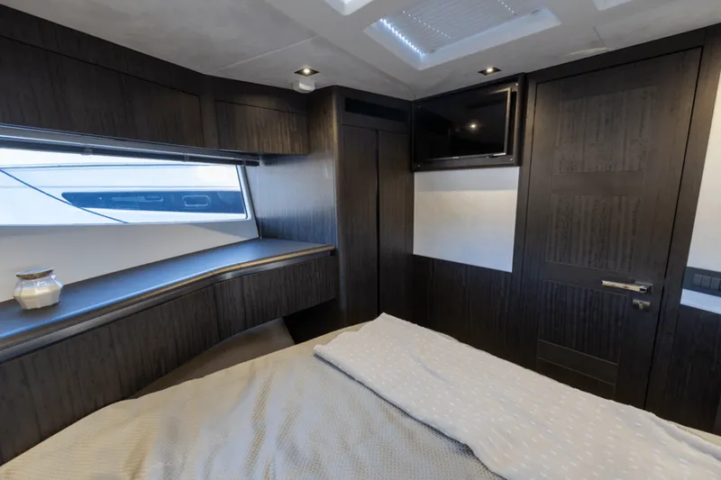 Slide: The Image of Galeon 510 SKY 2025 - 33