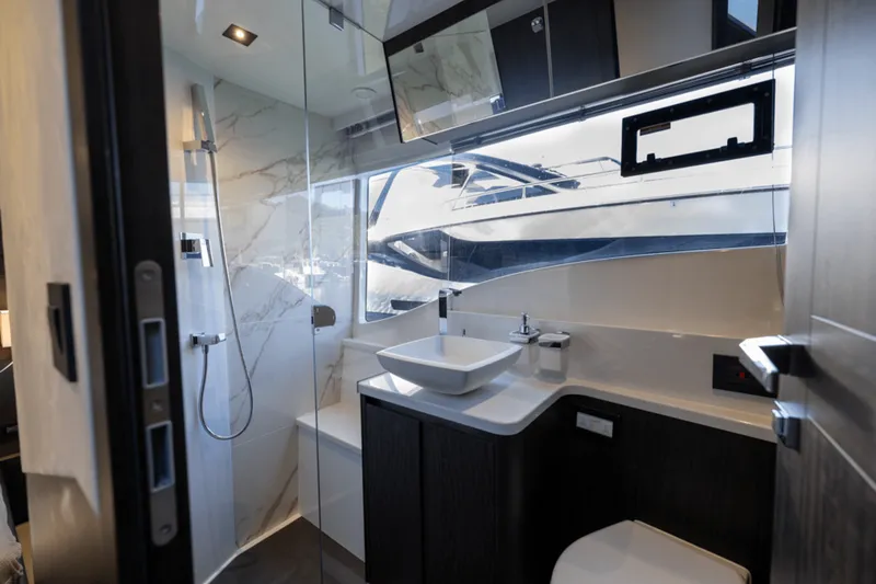 Slide: The Image of Galeon 510 SKY 2025 - 35
