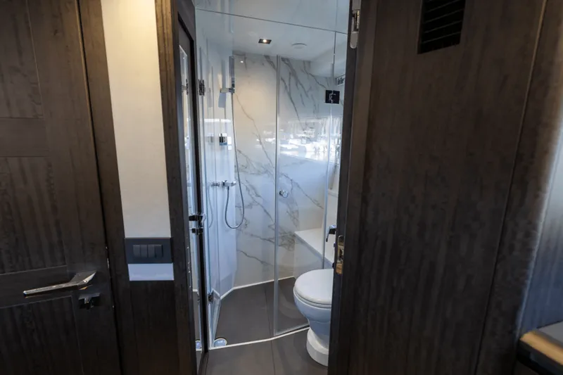 Slide: The Image of Galeon 510 SKY 2025 - 38