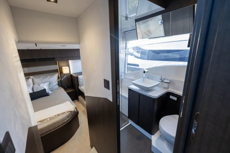 Slide: The Image of Galeon 510 SKY 2025 - 39