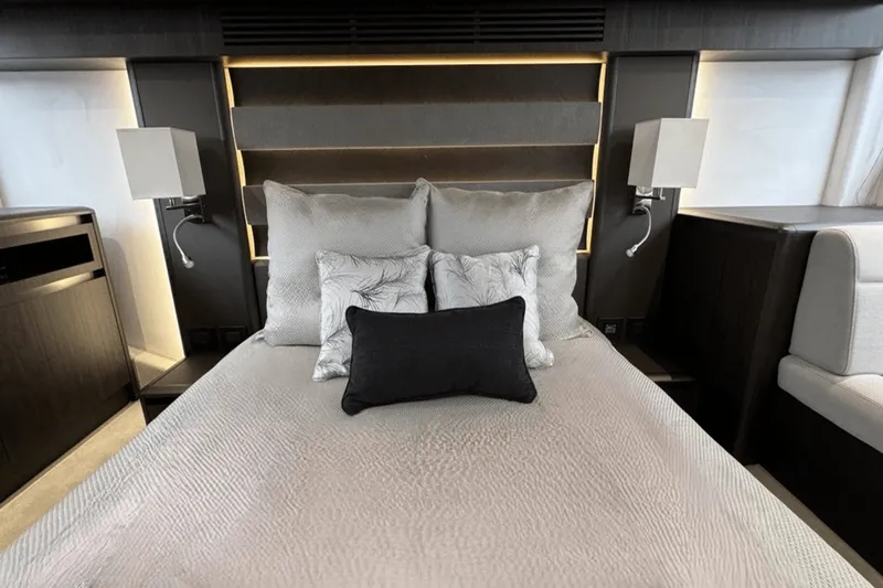 Slide: The Image of Galeon 510 SKY 2025 - 42