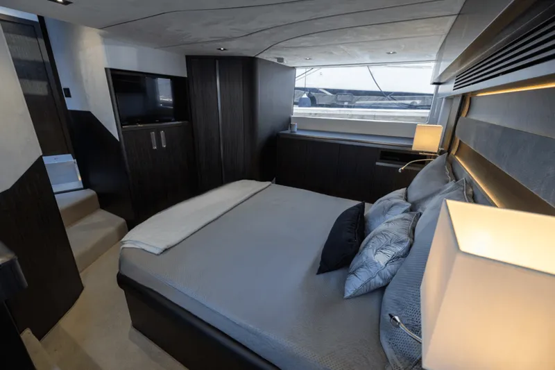 Slide: The Image of Galeon 510 SKY 2025 - 43