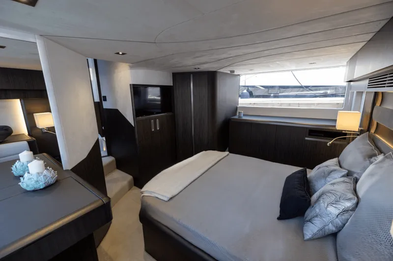 Slide: The Image of Galeon 510 SKY 2025 - 44