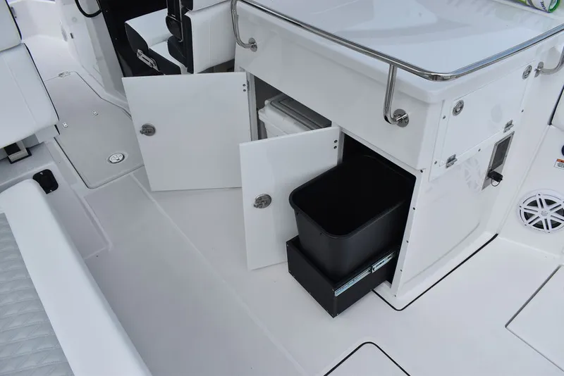 Slide: The Image of Blackfin 272DC 2025 - 38