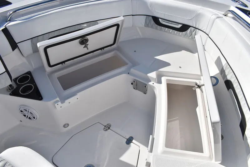 Slide: The Image of Blackfin 222CC 2025 - 29