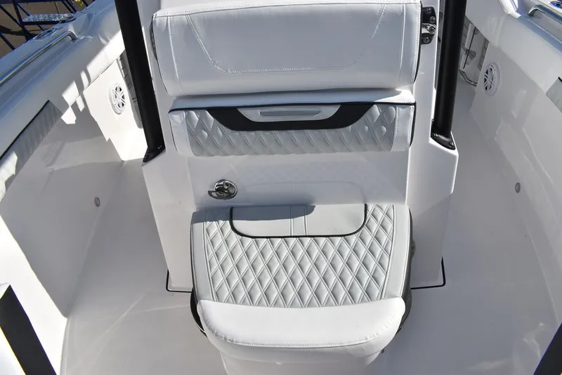 Slide: The Image of Blackfin 222CC 2025 - 35