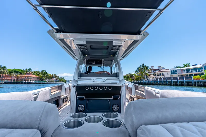 Slide: The Image of Nortech 560 Sport Center Console 2018 - 48