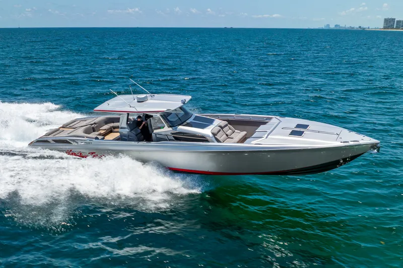 Slide: The Image of Nortech 560 Sport Center Console 2018 - 10
