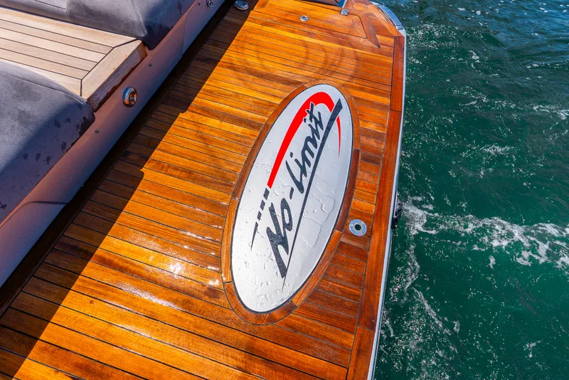 Slide: The Image of Nortech 560 Sport Center Console 2018 - 45