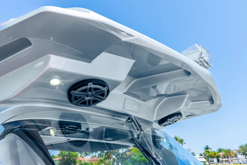 Slide: The Image of Nortech 560 Sport Center Console 2018 - 43