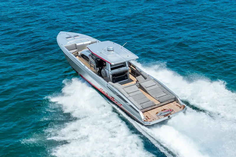 Slide: The Image of Nortech 560 Sport Center Console 2018 - 23