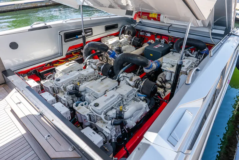 Slide: The Image of Nortech 560 Sport Center Console 2018 - 26