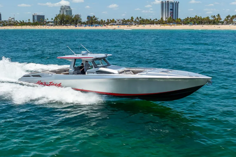 Slide: The Image of Nortech 560 Sport Center Console 2018 - 0