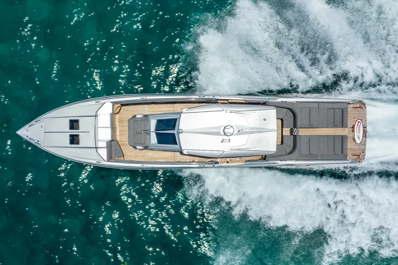 Slide: The Image of Nortech 560 Sport Center Console 2018 - 25