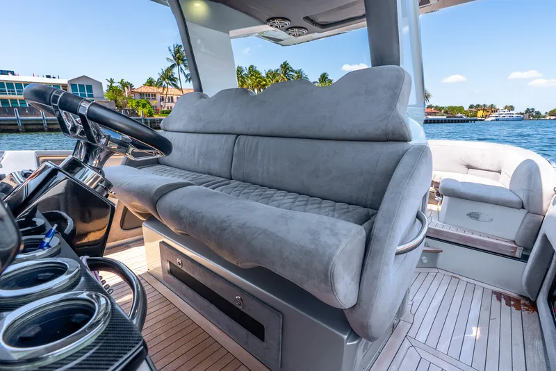 Slide: The Image of Nortech 560 Sport Center Console 2018 - 55