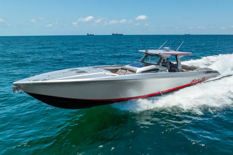 Slide: The Image of Nortech 560 Sport Center Console 2018 - 21