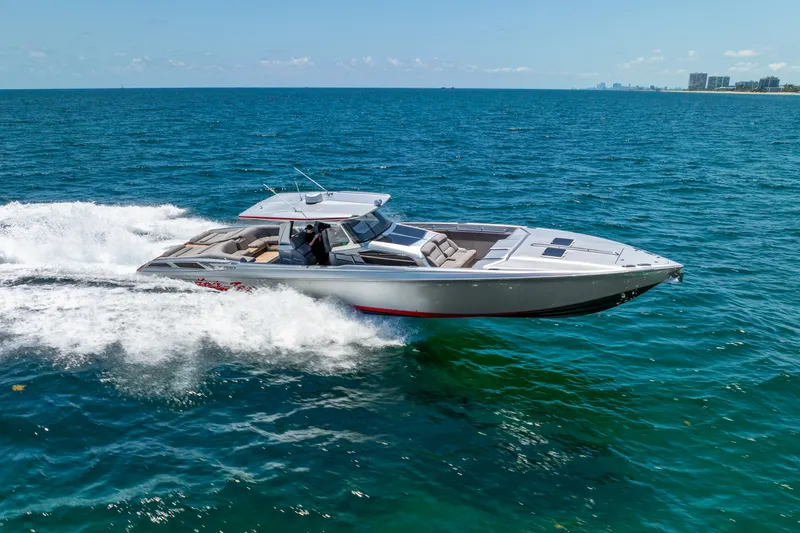 Slide: The Image of Nortech 560 Sport Center Console 2018 - 11