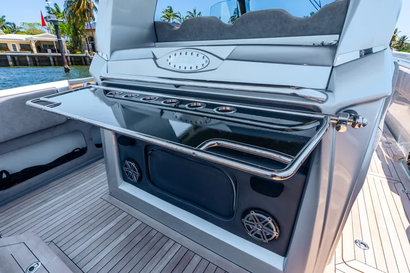 Slide: The Image of Nortech 560 Sport Center Console 2018 - 56