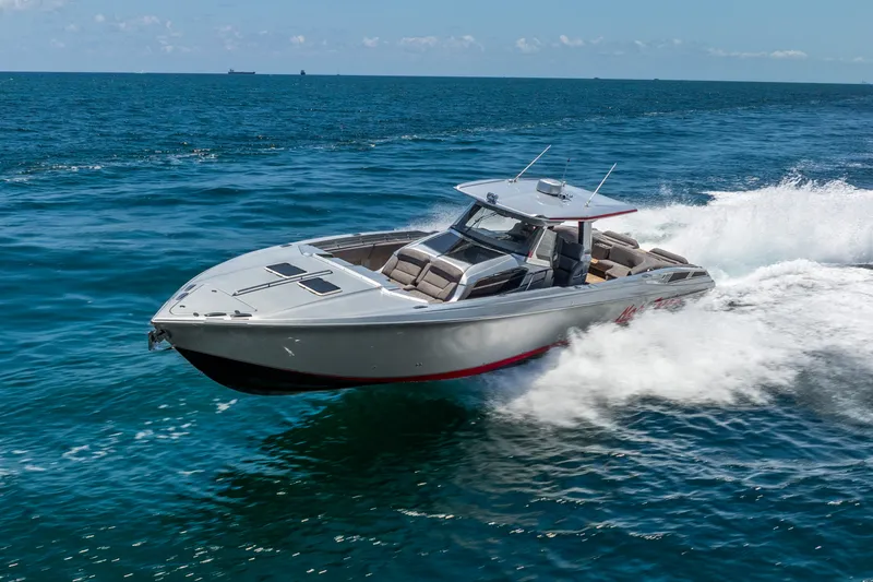 Slide: The Image of Nortech 560 Sport Center Console 2018 - 14